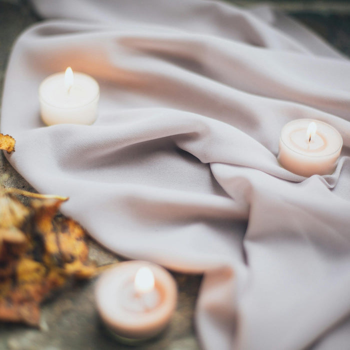 Warm & Welcoming: How to Choose the Perfect Candle Scents for Cozy November Evenings