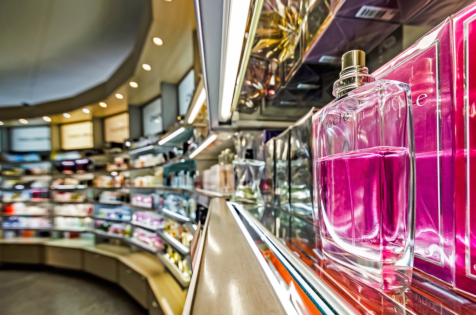 How to Shop for Perfume, According to Fragrance Experts
